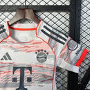 Conjunto Bayer de munique Away 25/26