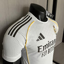 Camisa Real Madrid Titular 2025/26 - Versão Jogador Branco e Dourado